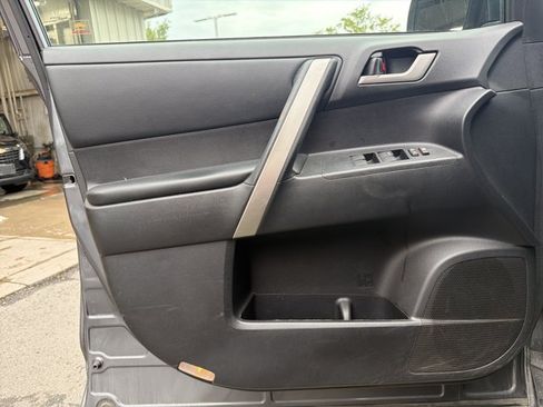 Used 2013 Toyota Highlander SE AWD/4WD image 9