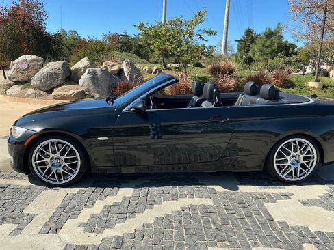 Used 2009 BMW 335i Convertible image 8