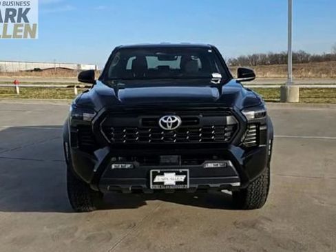 Used 2025 Toyota Tacoma TRD Off-Road AWD/4WD image 3
