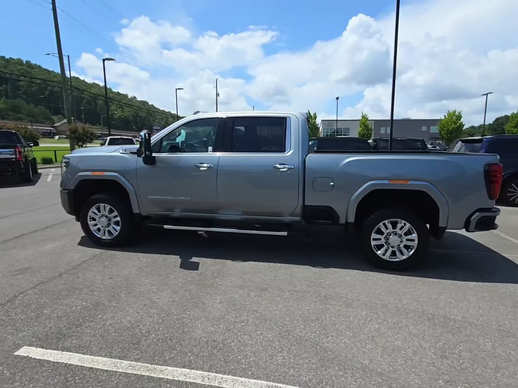 Used 2024 GMC Sierra 2500 Denali w/ Technology Package AWD/4WD image 2