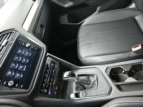 Used 2024 Volkswagen Tiguan SE FWD image 24