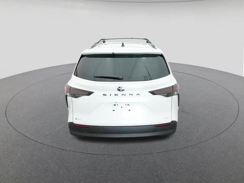 New 2026 Toyota Sienna XLE FWD image 7