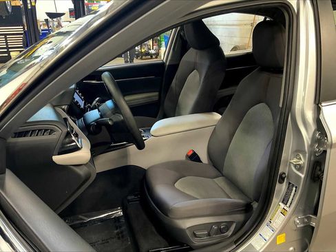 Used 2020 Toyota Camry LE w/ Carpet Mat Package image 9