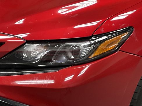 Used 2022 Toyota Camry SE FWD image 6