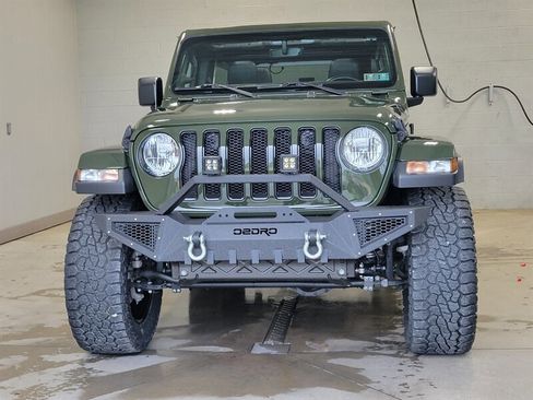 Used 2023 Jeep Wrangler Unlimited Sahara AWD/4WD image 2