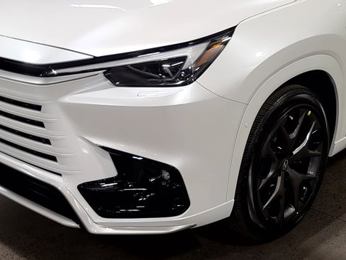 New 2026 Lexus TX 500h AWD image 12