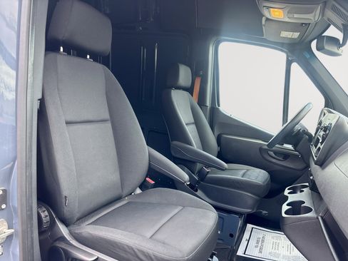 Used 2021 Mercedes-Benz Sprinter 2500 image 27