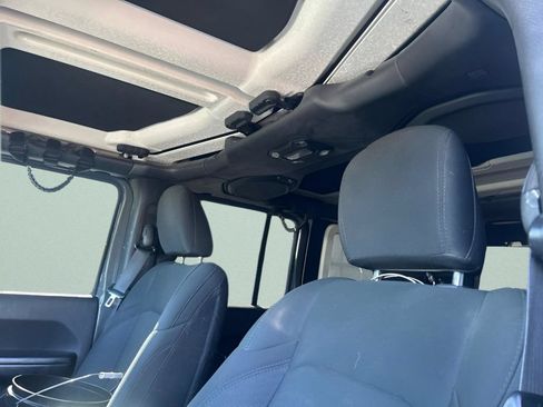 Used 2019 Jeep Wrangler Unlimited Sport S AWD/4WD image 18