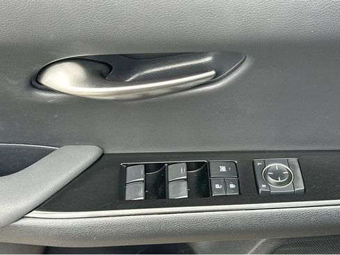 Used 2024 Lexus UX 250h FWD image 11