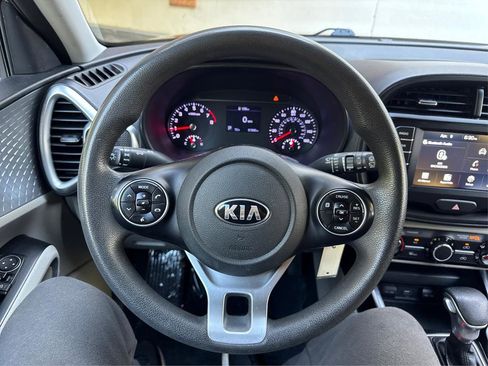 Used 2020 Kia Soul LX image 17