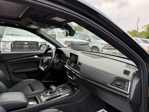 Used 2018 Audi SQ5 Premium Plus w/ S Sport Package AWD/4WD image 9