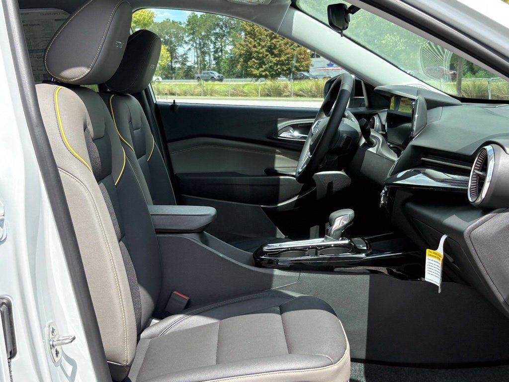 New 2026 Chevrolet Trax ACTIV w/ Sunroof Package FWD image 13