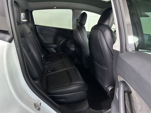 Used 2021 Tesla Model Y Long Range image 26