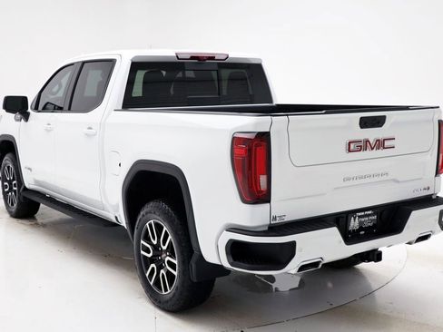 Used 2025 GMC Sierra 1500 AT4 w/ Technology Package AWD/4WD image 8