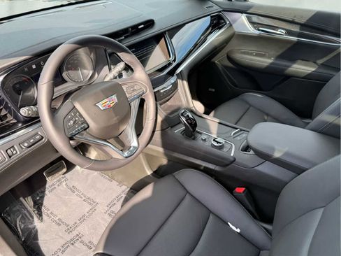 Used 2024 Cadillac XT6 Sport w/ Technology Package image 7