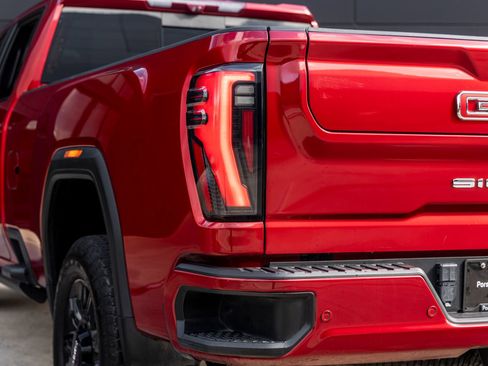 Used 2024 GMC Sierra 2500 AT4 w/ AT4 Premium Plus Package AWD/4WD image 11