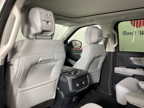 New 2026 Ford Expedition Platinum w/ Driver's Package AWD/4WD image 15