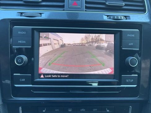 Used 2018 Volkswagen Golf Alltrack S image 19