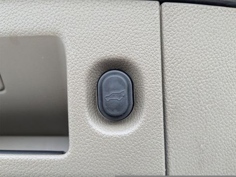 Used 2020 GMC Yukon XL SLT w/ HD Trailering Package image 14