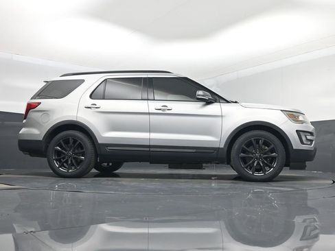 Used 2017 Ford Explorer XLT w/ Equipment Group 202A image 53