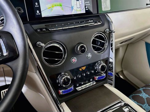 Used 2025 Rolls-Royce Cullinan AWD/4WD image 21