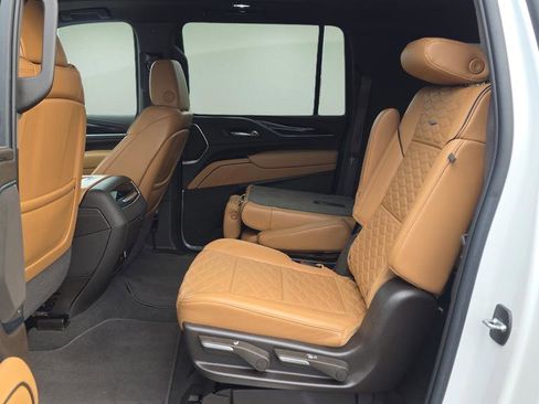 Used 2022 Cadillac Escalade ESV Premium Luxury image 23