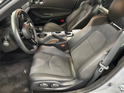 Used 2024 Nissan Z Performance w/ Floor Mat Package RWD image 6