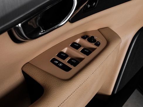 Used 2017 Volvo S90 T6 Momentum w/ Vision Package image 47