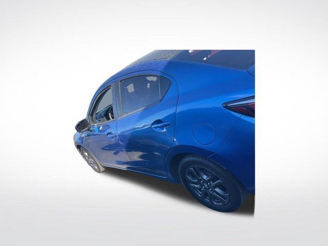 Used 2019 Toyota Yaris LE FWD image 2
