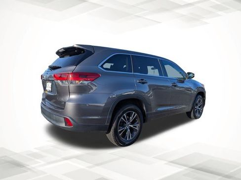 Used 2017 Toyota Highlander Plus image 4