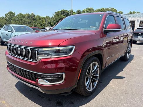 Used 2022 Jeep Wagoneer Series III w/ Premium Group I AWD/4WD image 3
