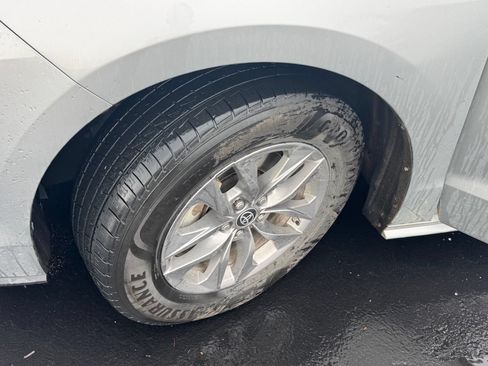 Used 2023 Toyota Sienna LE AWD/4WD image 10