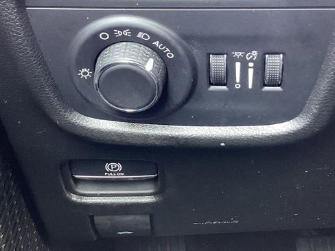 Used 2025 Jeep Grand Cherokee Altitude AWD/4WD image 29
