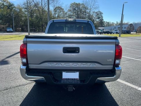 Certified 2019 Toyota Tacoma SR5 image 4