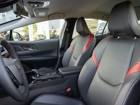 New 2026 Toyota Prius Plug-In Hybrid FWD image 9
