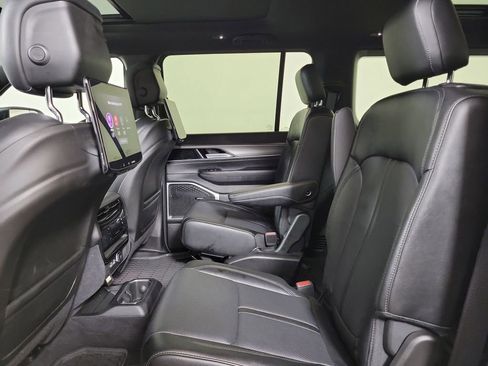 Used 2024 Jeep Wagoneer Series II RWD image 23
