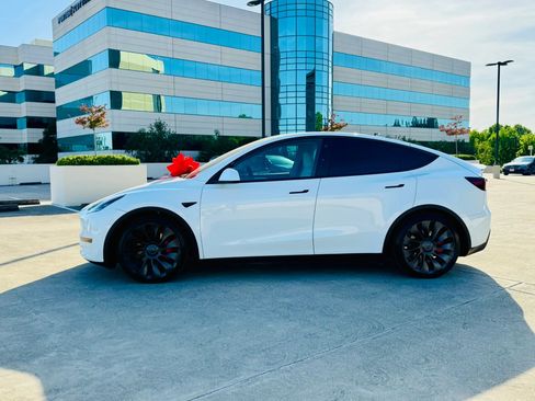 Used 2023 Tesla Model Y Performance AWD/4WD image 11