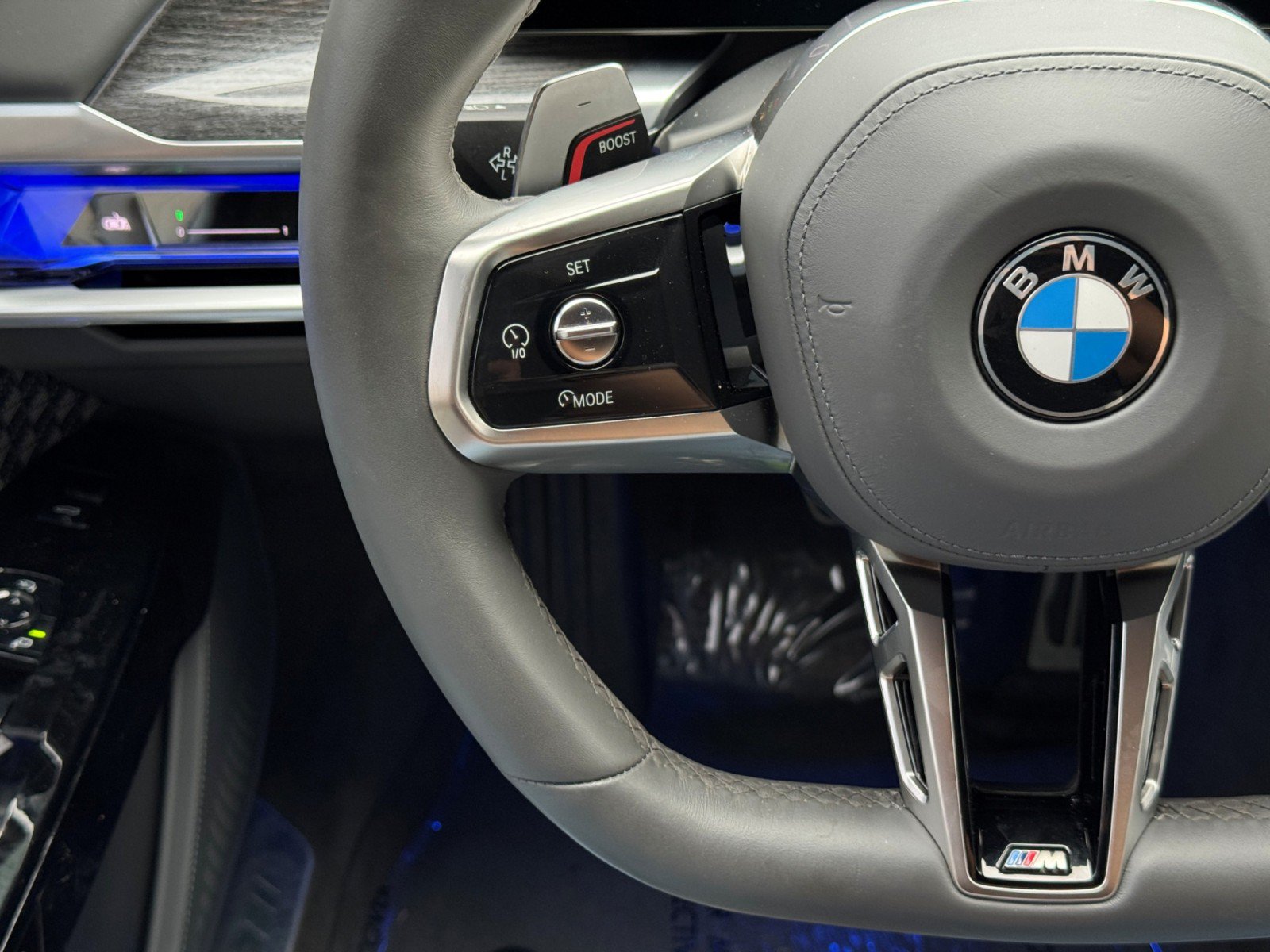 Used 2023 BMW 760i xDrive AWD/4WD image 24