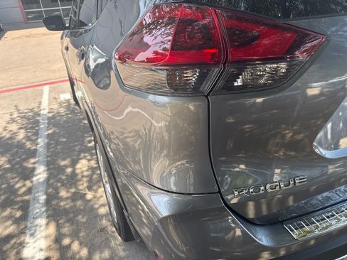 Used 2020 Nissan Rogue S FWD image 4