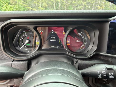 Used 2025 Jeep Wrangler Unlimited Rubicon 4xe AWD/4WD image 29