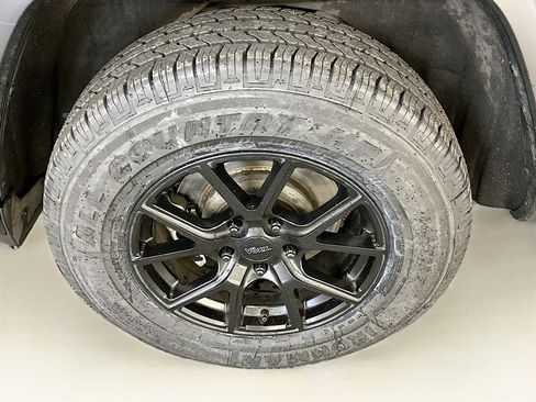 Used 2020 Jeep Grand Cherokee Laredo image 11