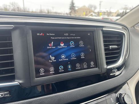 Used 2020 Chrysler Pacifica Touring-L image 22