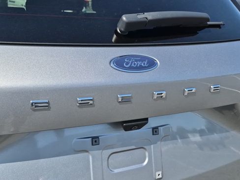 Used 2022 Ford Escape SE w/ SE Sport Appearance Package FWD image 21