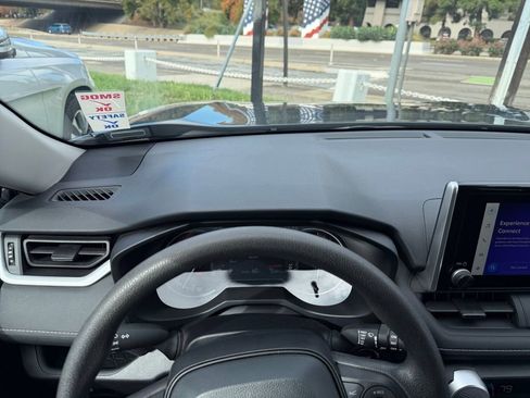 Used 2025 Toyota RAV4 XLE image 25