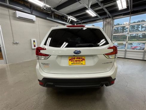 Used 2022 Subaru Forester AWD/4WD image 4