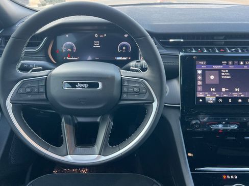 New 2025 Jeep Grand Cherokee Altitude image 12