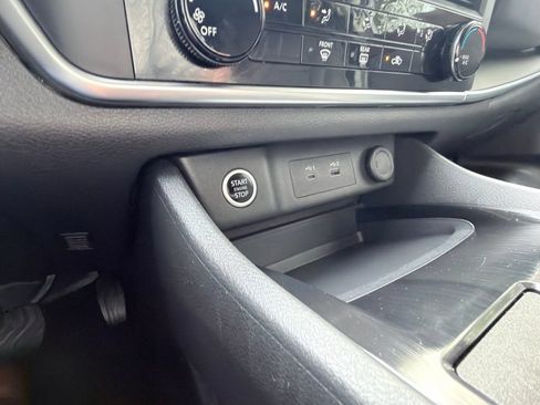 Used 2023 Nissan Rogue S AWD/4WD image 10