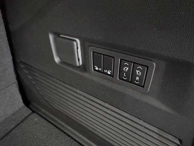 Certified 2024 Chevrolet Tahoe High Country AWD/4WD image 47