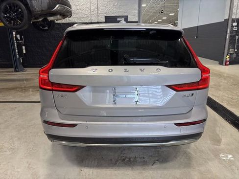 Used 2025 Volvo V60 B5 Cross Country Plus image 6