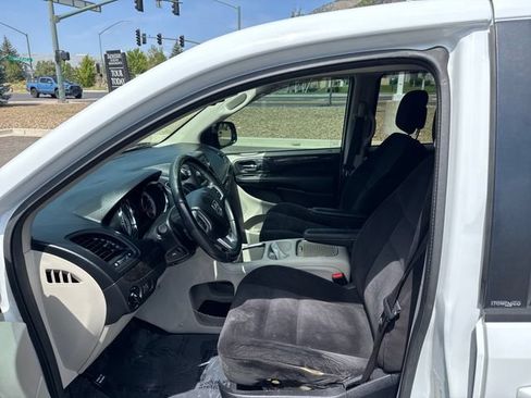 Used 2014 Dodge Grand Caravan SXT w/ Rear Park Assist Package FWD image 12